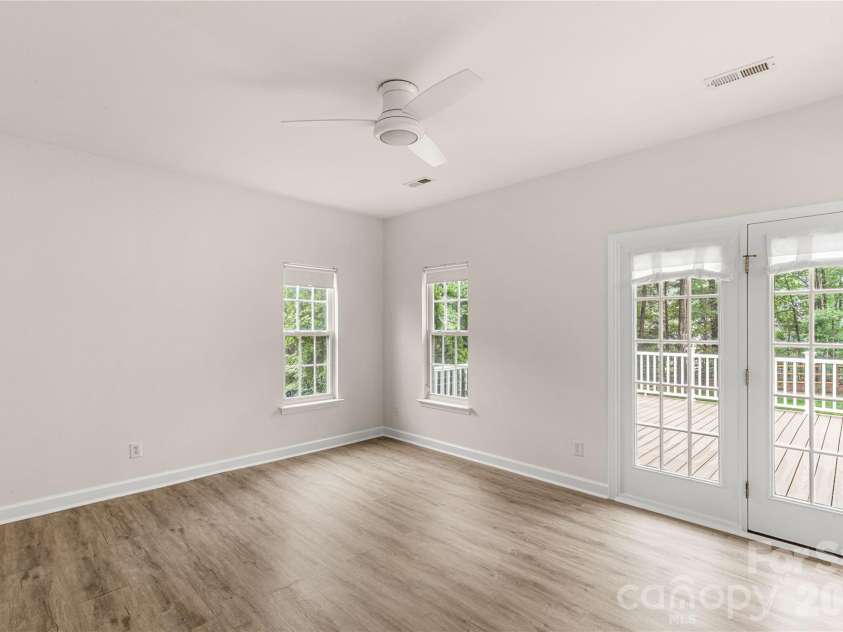 12819 Matisse Lane, Charlotte, NC 28215.  MLS# CAR4401166, YatesRealty ID 38349. 