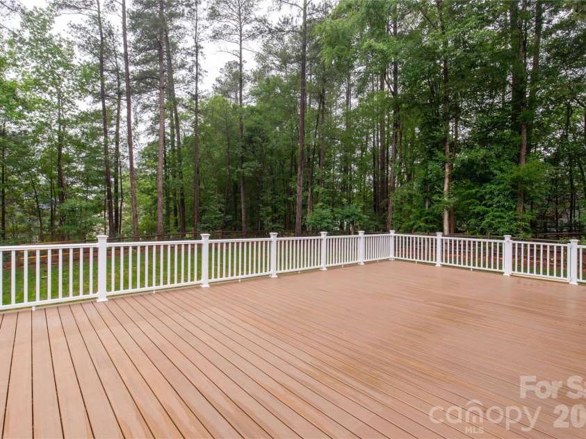 12819 Matisse Lane, Charlotte, NC 28215.  MLS# CAR4401166, YatesRealty ID 38349. 