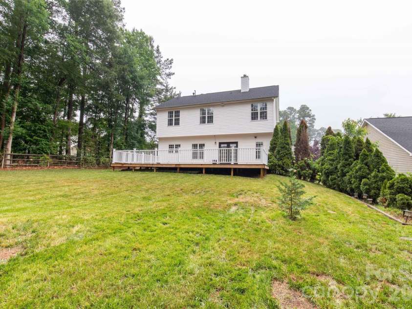12819 Matisse Lane, Charlotte, NC 28215.  MLS# CAR4401166, YatesRealty ID 38349. 
