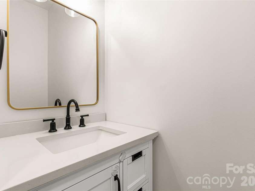 12819 Matisse Lane, Charlotte, NC 28215.  MLS# CAR4401166, YatesRealty ID 38349. 