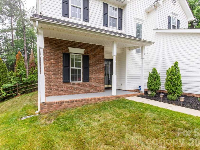 12819 Matisse Lane, Charlotte, NC 28215.  MLS# CAR4401166, YatesRealty ID 38349. 