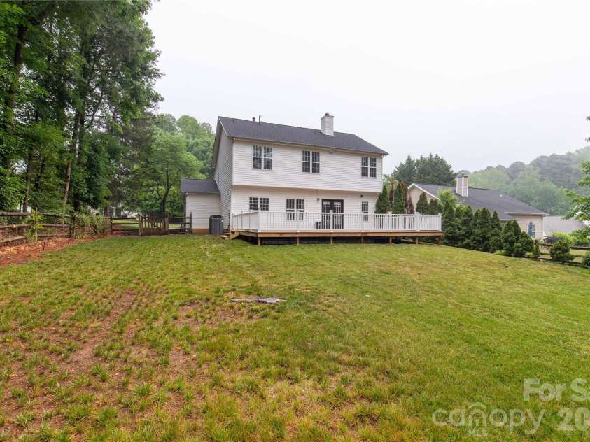 12819 Matisse Lane, Charlotte, NC 28215.  MLS# CAR4401166, YatesRealty ID 38349. 