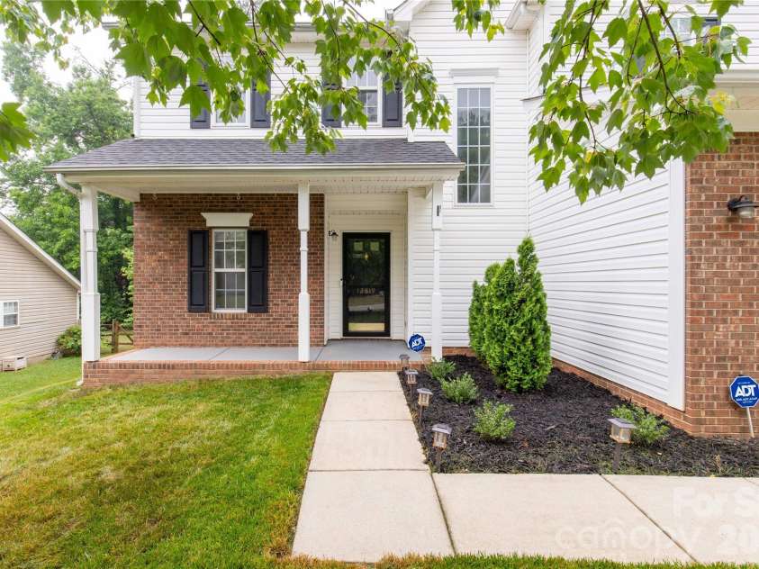 12819 Matisse Lane, Charlotte, NC 28215.  MLS# CAR4401166, YatesRealty ID 38349. 