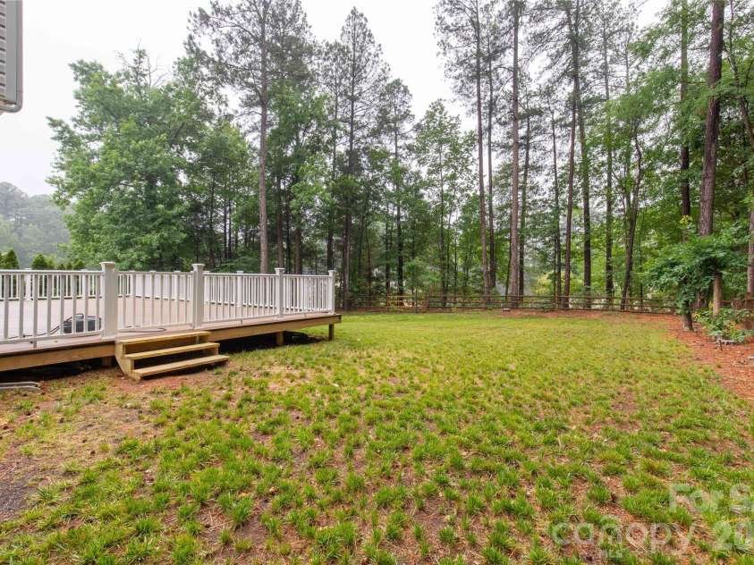 12819 Matisse Lane, Charlotte, NC 28215.  MLS# CAR4401166, YatesRealty ID 38349. 