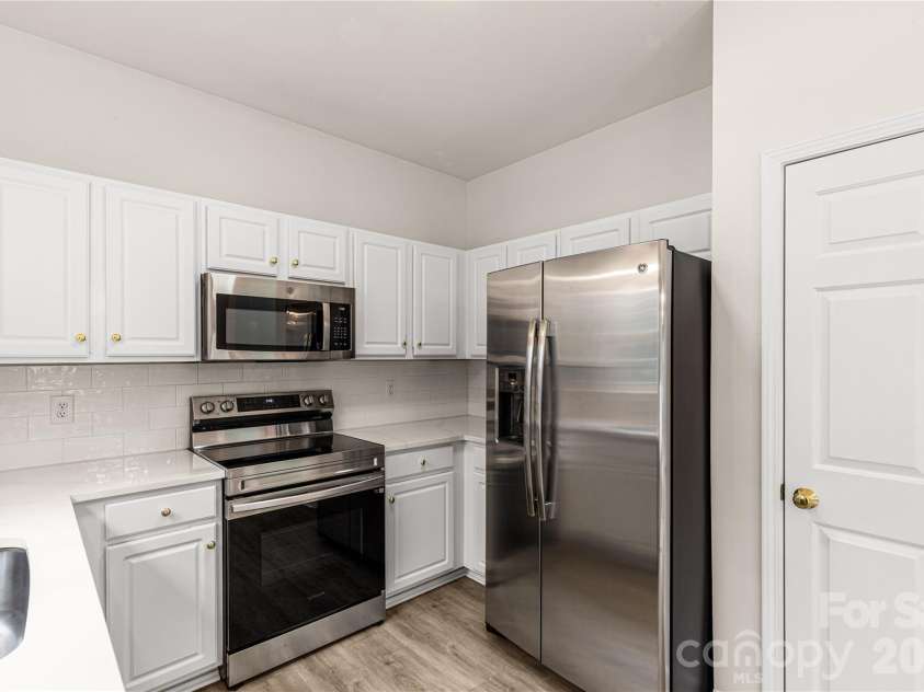 12819 Matisse Lane, Charlotte, NC 28215.  MLS# CAR4401166, YatesRealty ID 38349. 