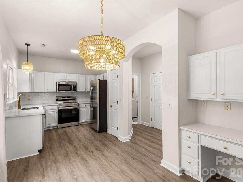 12819 Matisse Lane, Charlotte, NC 28215.  MLS# CAR4401166, YatesRealty ID 38349. 