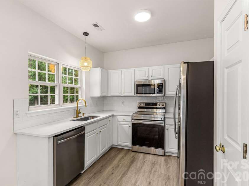 12819 Matisse Lane, Charlotte, NC 28215.  MLS# CAR4401166, YatesRealty ID 38349. 
