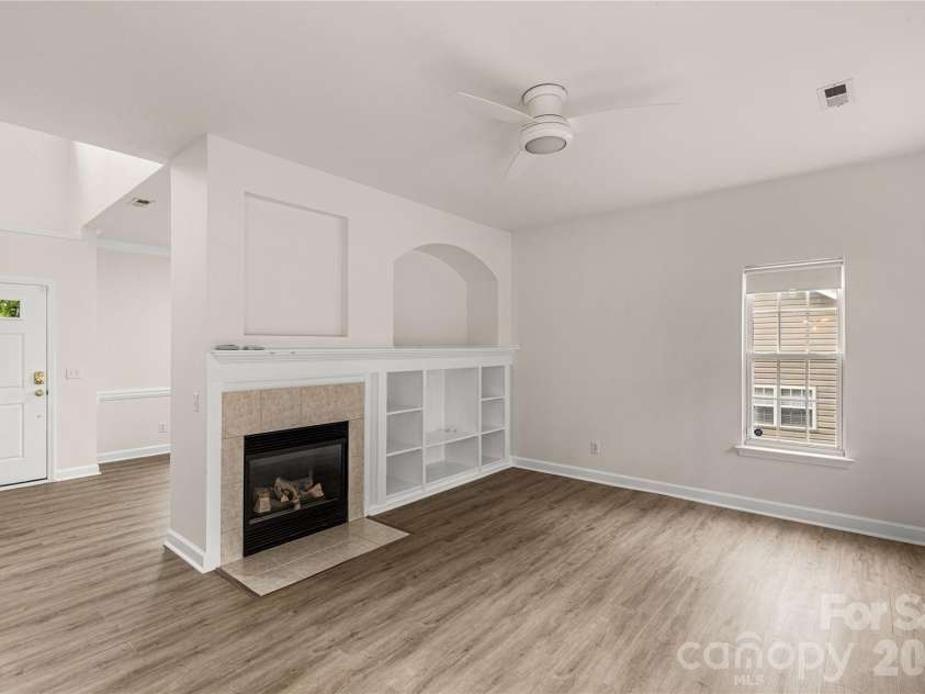 12819 Matisse Lane, Charlotte, NC 28215.  MLS# CAR4401166, YatesRealty ID 38349. 