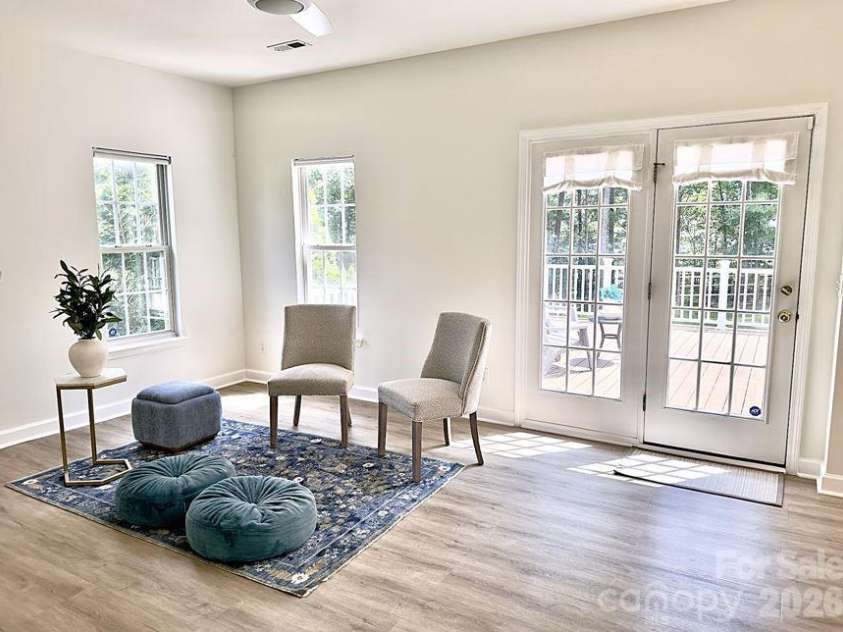 12819 Matisse Lane, Charlotte, NC 28215.  MLS# CAR4401166, YatesRealty ID 38349. 