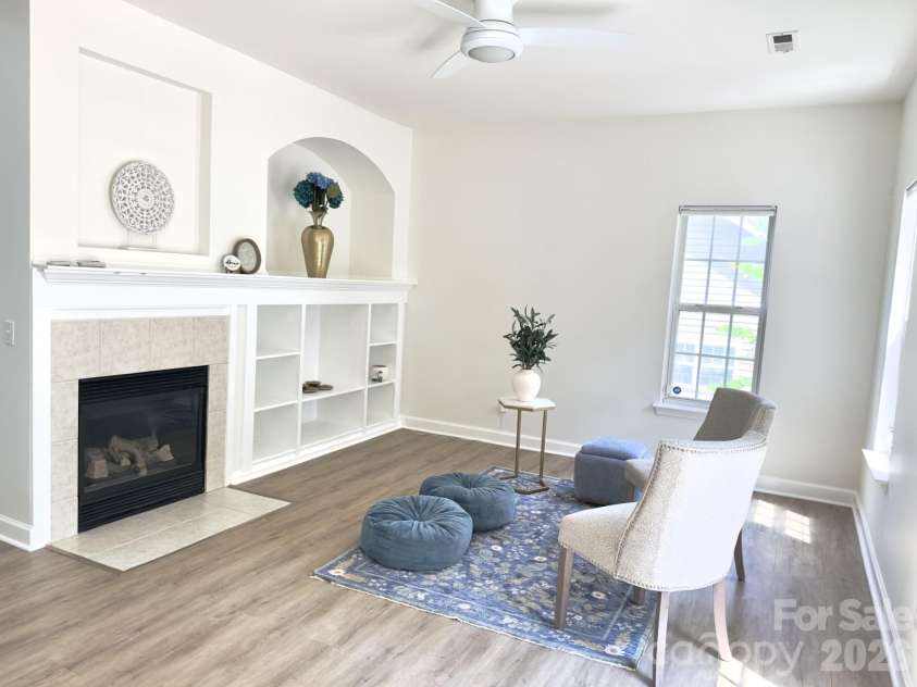 12819 Matisse Lane, Charlotte, NC 28215.  MLS# CAR4401166, YatesRealty ID 38349. 