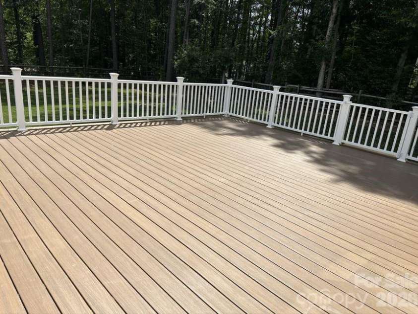 12819 Matisse Lane, Charlotte, NC 28215.  MLS# CAR4401166, YatesRealty ID 38349. 