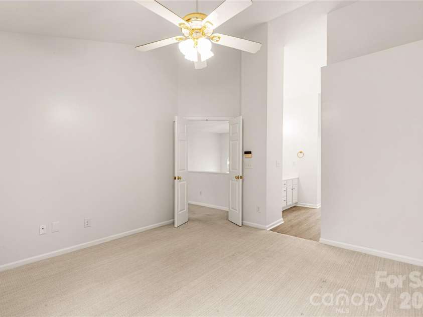 12819 Matisse Lane, Charlotte, NC 28215.  MLS# CAR4401166, YatesRealty ID 38349. 