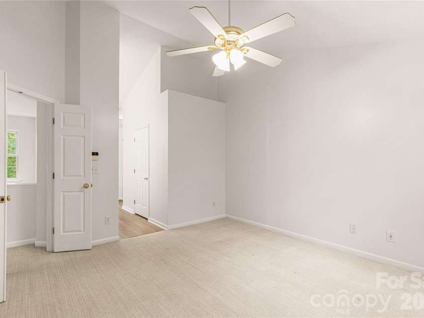 12819 Matisse Lane, Charlotte, NC 28215.  MLS# CAR4401166, YatesRealty ID 38349. 