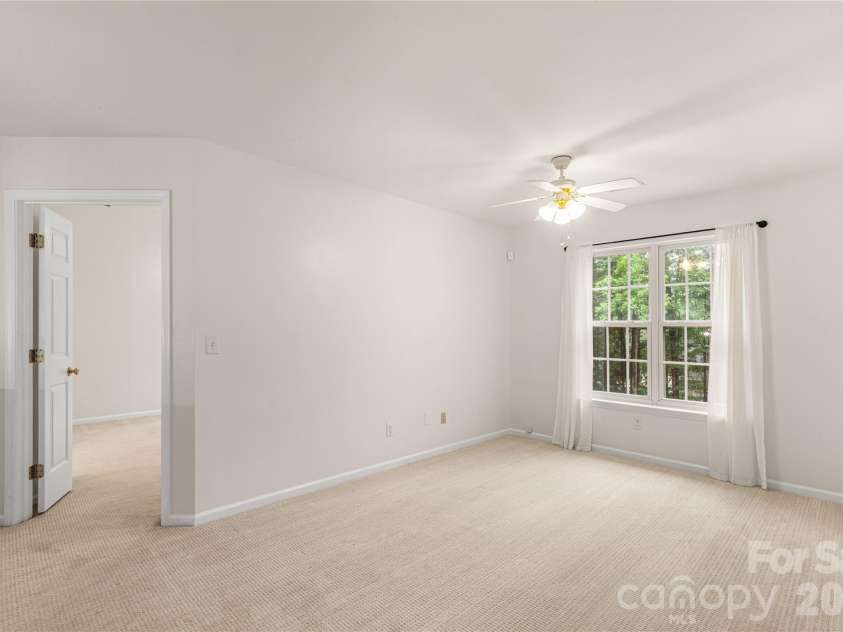 12819 Matisse Lane, Charlotte, NC 28215.  MLS# CAR4401166, YatesRealty ID 38349. 