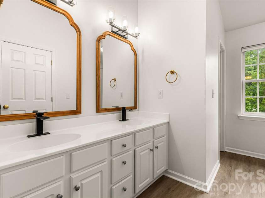 12819 Matisse Lane, Charlotte, NC 28215.  MLS# CAR4401166, YatesRealty ID 38349. 
