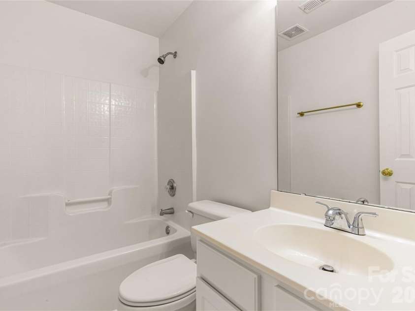 12819 Matisse Lane, Charlotte, NC 28215.  MLS# CAR4401166, YatesRealty ID 38349. 
