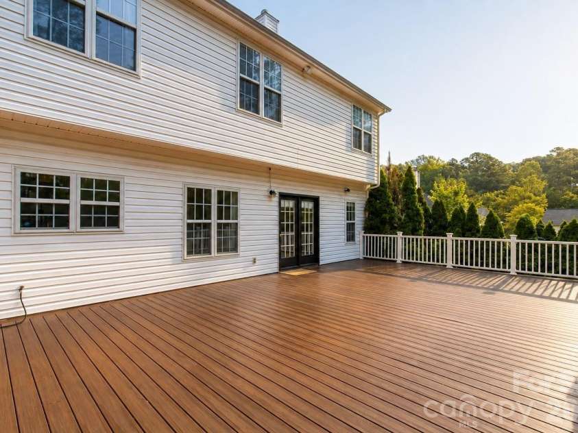 12819 Matisse Lane, Charlotte, NC 28215.  MLS# CAR4401166, YatesRealty ID 38349. 