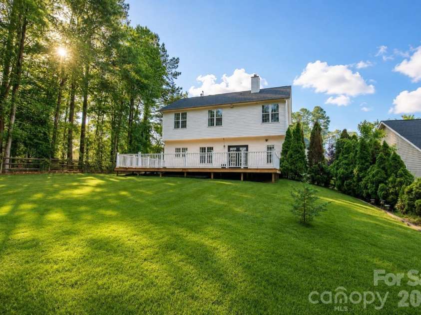 12819 Matisse Lane, Charlotte, NC 28215.  MLS# CAR4401166, YatesRealty ID 38349. 