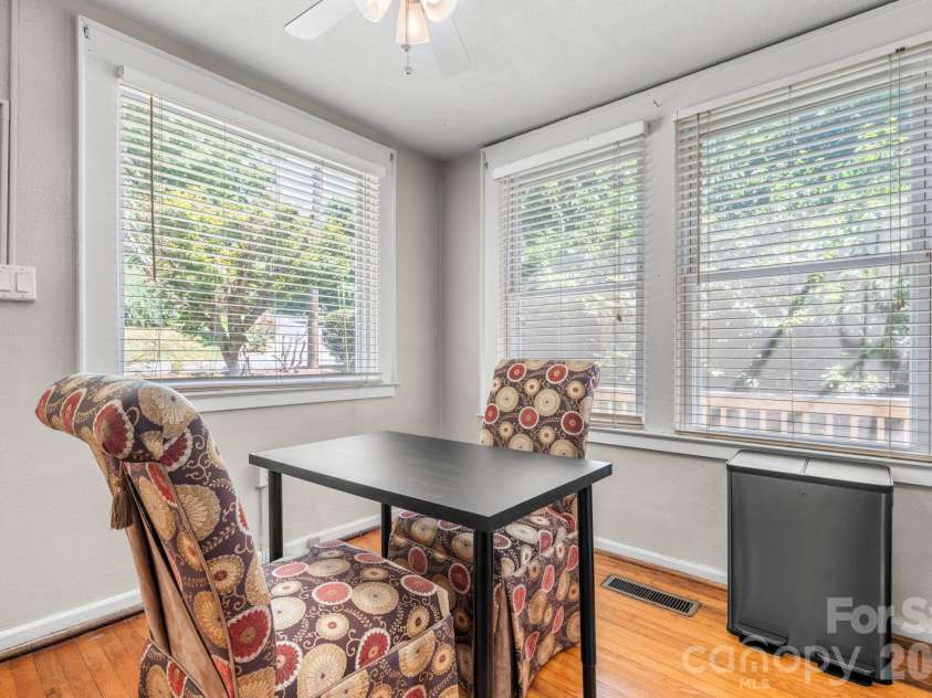 407 10th Street Drive, Hickory, NC 28601.  MLS# CAR4405219, YatesRealty ID 38350. Great natural lighting.