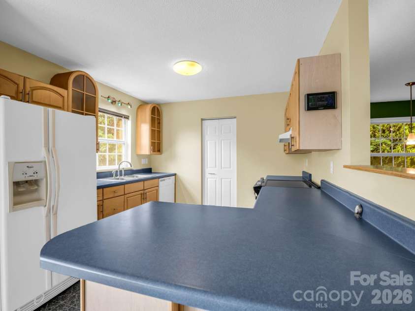 130 High Rock Acres Drive, Black Mountain, NC 28711.  MLS# CAR4399873, YatesRealty ID 38351. 