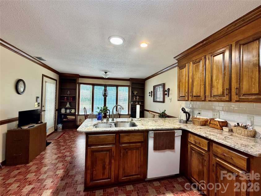 477 Birchwood Trail, Concord, NC 28025.  MLS# CAR4404001, YatesRealty ID 38353. Spacious Kitchen