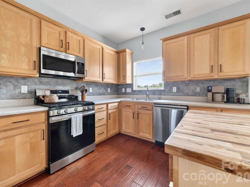 405 Galesburg Drive, Monroe, NC 28110.  MLS# CAR4404868, YatesRealty ID 38354. 