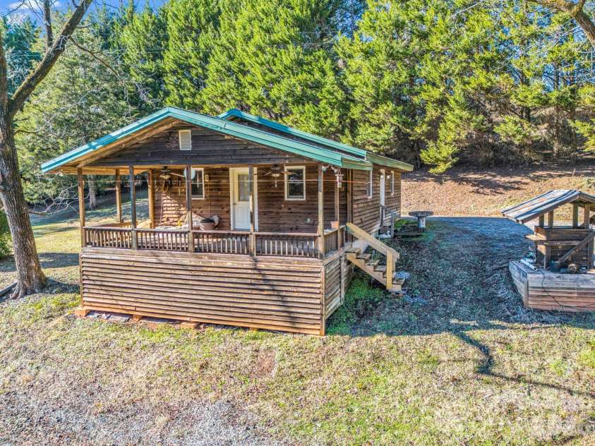 650 Smith Waldrop Road, Columbus, NC 28722.  MLS# CAR4379539, YatesRealty ID 38358. 