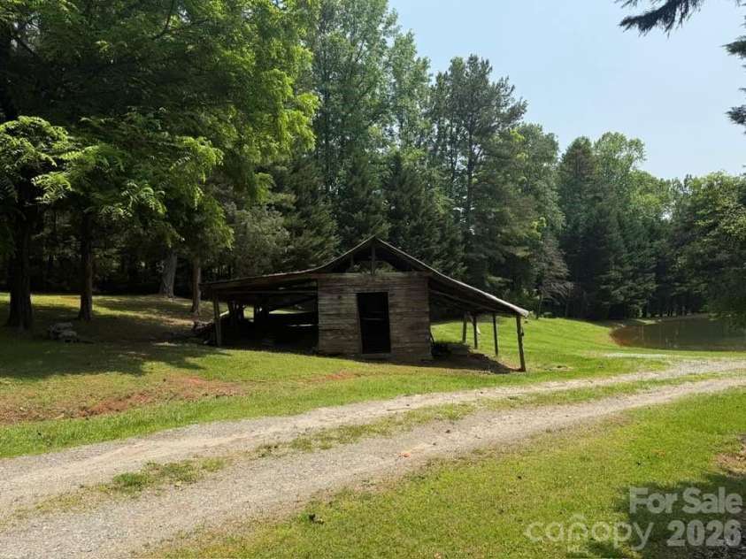 650 Smith Waldrop Road, Columbus, NC 28722.  MLS# CAR4379539, YatesRealty ID 38358. 