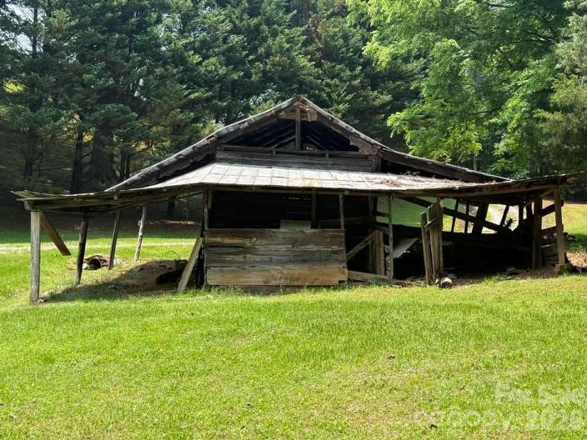650 Smith Waldrop Road, Columbus, NC 28722.  MLS# CAR4379539, YatesRealty ID 38358. 