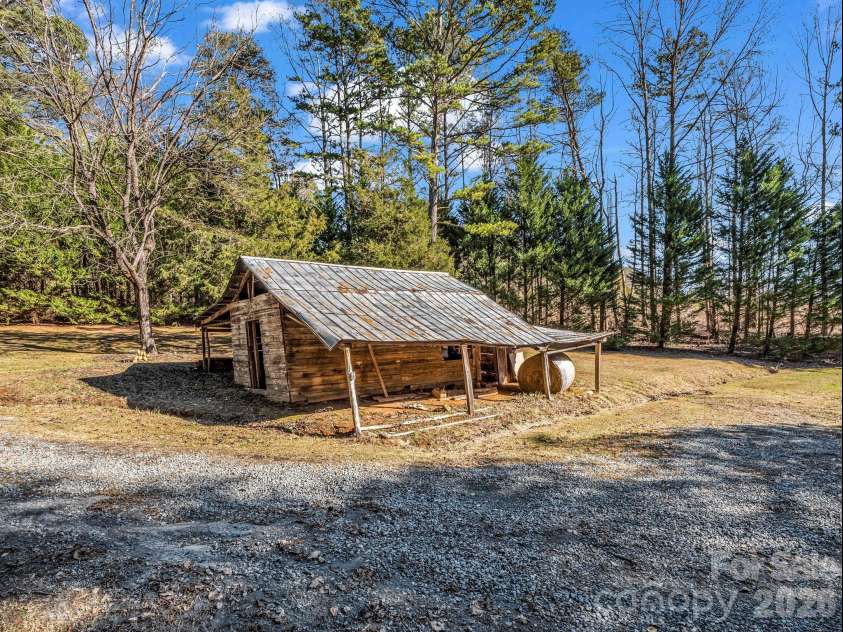 650 Smith Waldrop Road, Columbus, NC 28722.  MLS# CAR4379539, YatesRealty ID 38358. 