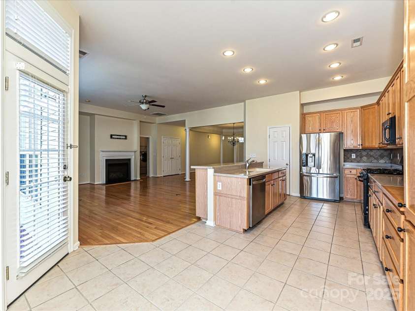 315 Drake Park Avenue, Fort Mill, SC 29708.  MLS# CAR4231306, YatesRealty ID 3836. Breakfast Area