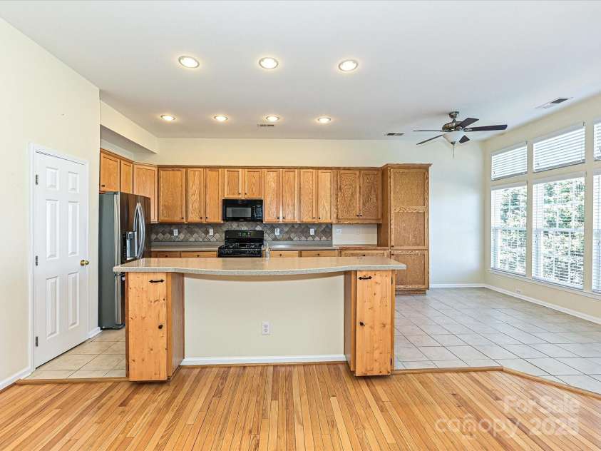 315 Drake Park Avenue, Fort Mill, SC 29708.  MLS# CAR4231306, YatesRealty ID 3836. Kitchen