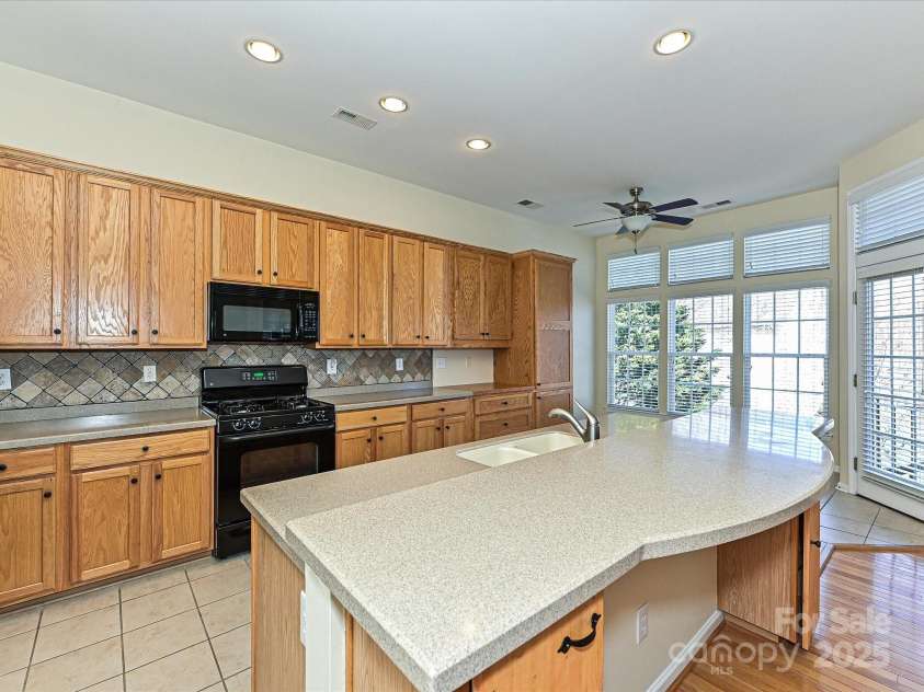 315 Drake Park Avenue, Fort Mill, SC 29708.  MLS# CAR4231306, YatesRealty ID 3836. Kitchen