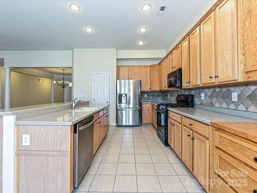 315 Drake Park Avenue, Fort Mill, SC 29708.  MLS# CAR4231306, YatesRealty ID 3836. Kitchen