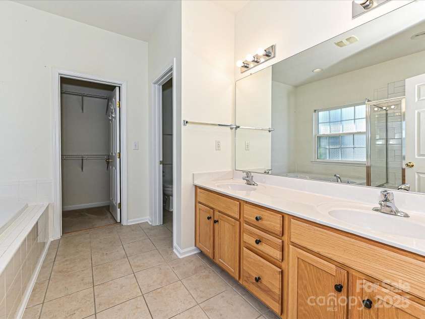 315 Drake Park Avenue, Fort Mill, SC 29708.  MLS# CAR4231306, YatesRealty ID 3836. Primary Bathroom