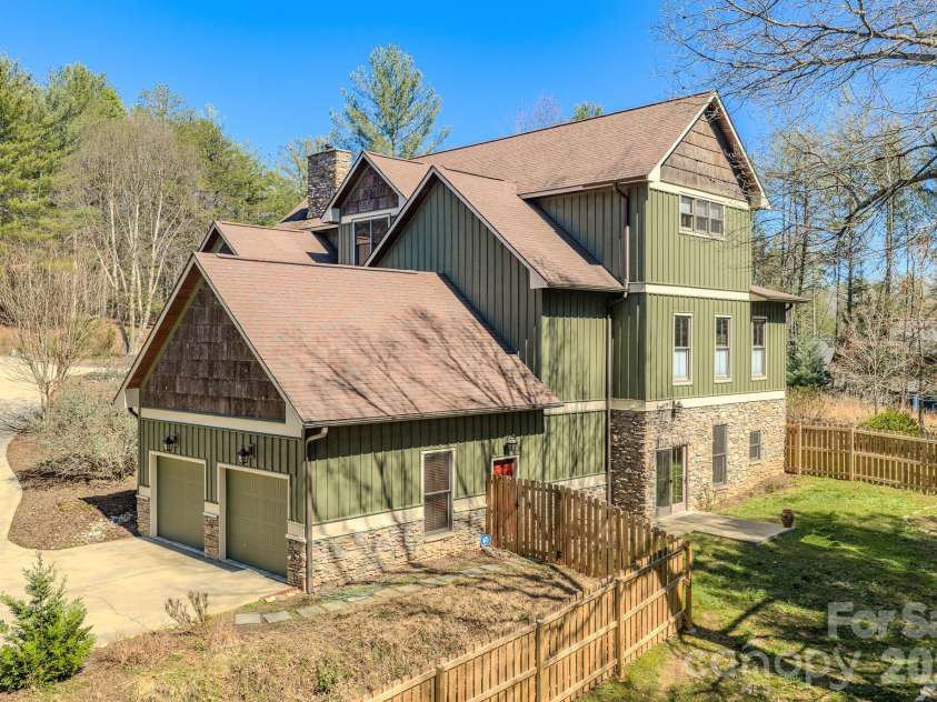 4836 Stream Side Lane, Morganton, NC 28655.  MLS# CAR4356291, YatesRealty ID 3836. 