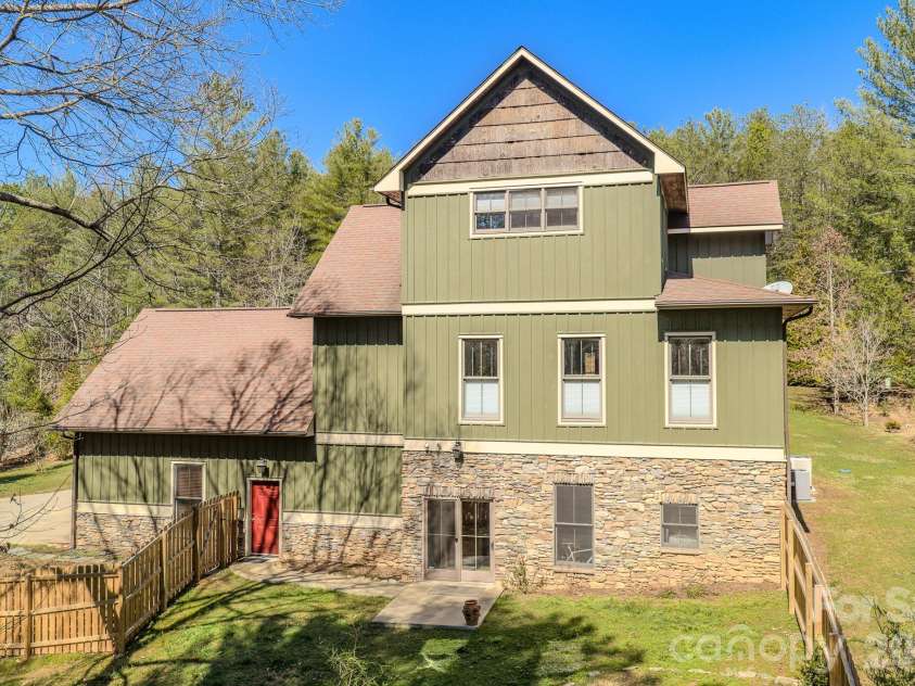 4836 Stream Side Lane, Morganton, NC 28655.  MLS# CAR4356291, YatesRealty ID 3836. 