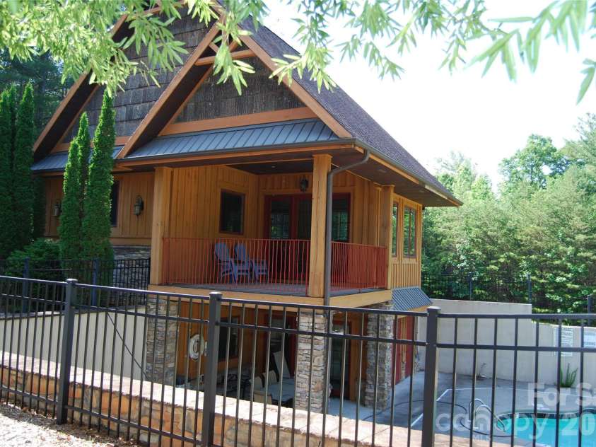 4836 Stream Side Lane, Morganton, NC 28655.  MLS# CAR4356291, YatesRealty ID 3836. Club House