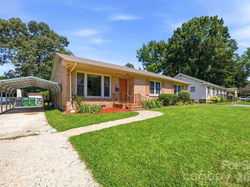 708 Aintree Road, Charlotte, NC 28215.  MLS# CAR4405148, YatesRealty ID 38360. 