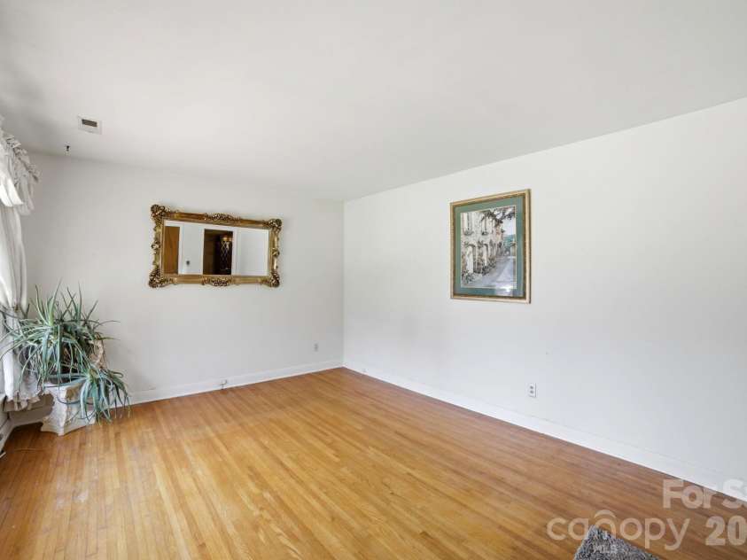 708 Aintree Road, Charlotte, NC 28215.  MLS# CAR4405148, YatesRealty ID 38360. 