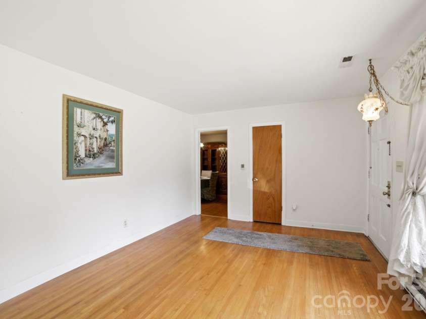 708 Aintree Road, Charlotte, NC 28215.  MLS# CAR4405148, YatesRealty ID 38360. 