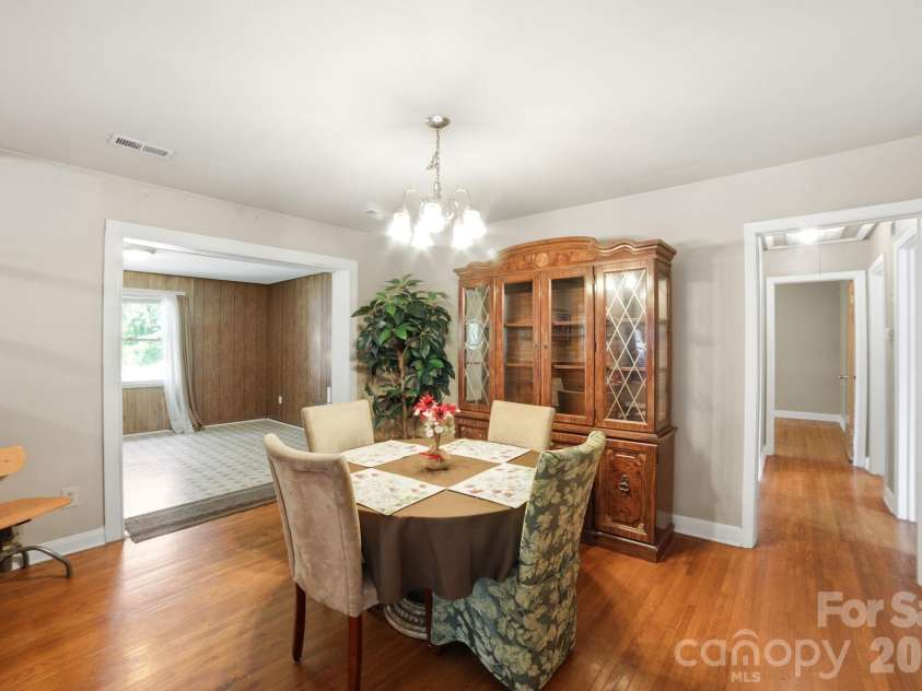 708 Aintree Road, Charlotte, NC 28215.  MLS# CAR4405148, YatesRealty ID 38360. 