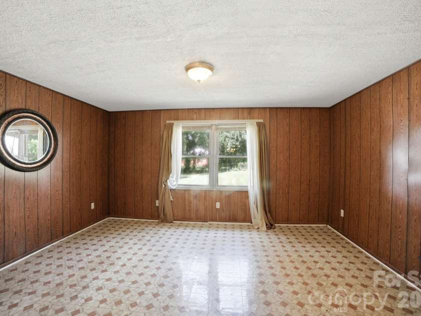 708 Aintree Road, Charlotte, NC 28215.  MLS# CAR4405148, YatesRealty ID 38360. 