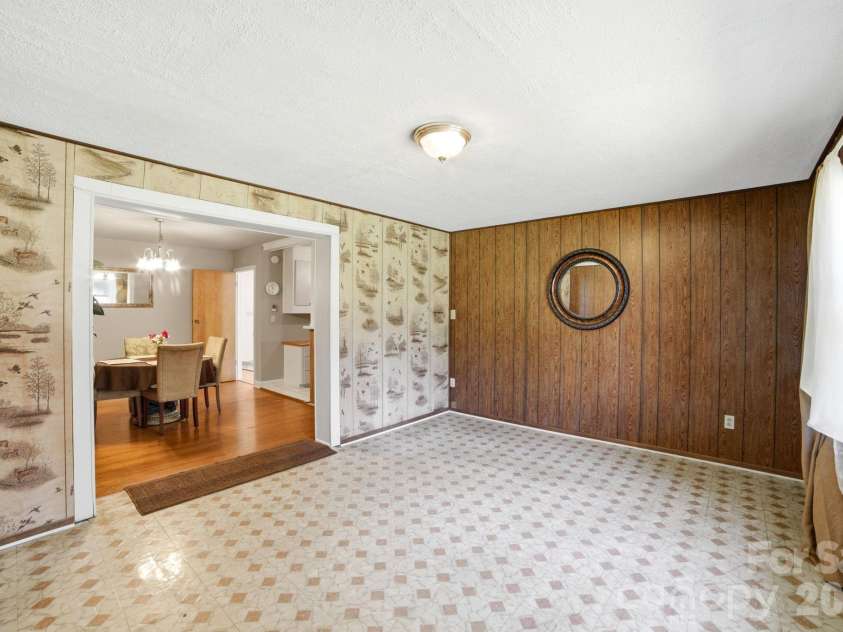 708 Aintree Road, Charlotte, NC 28215.  MLS# CAR4405148, YatesRealty ID 38360. 