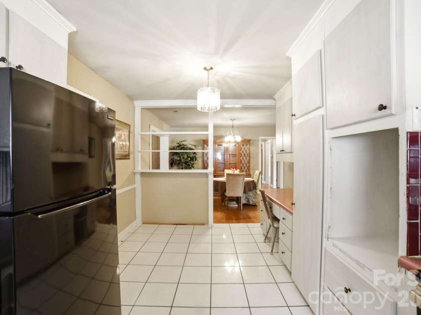708 Aintree Road, Charlotte, NC 28215.  MLS# CAR4405148, YatesRealty ID 38360. 