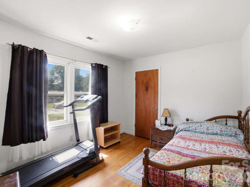 708 Aintree Road, Charlotte, NC 28215.  MLS# CAR4405148, YatesRealty ID 38360. 