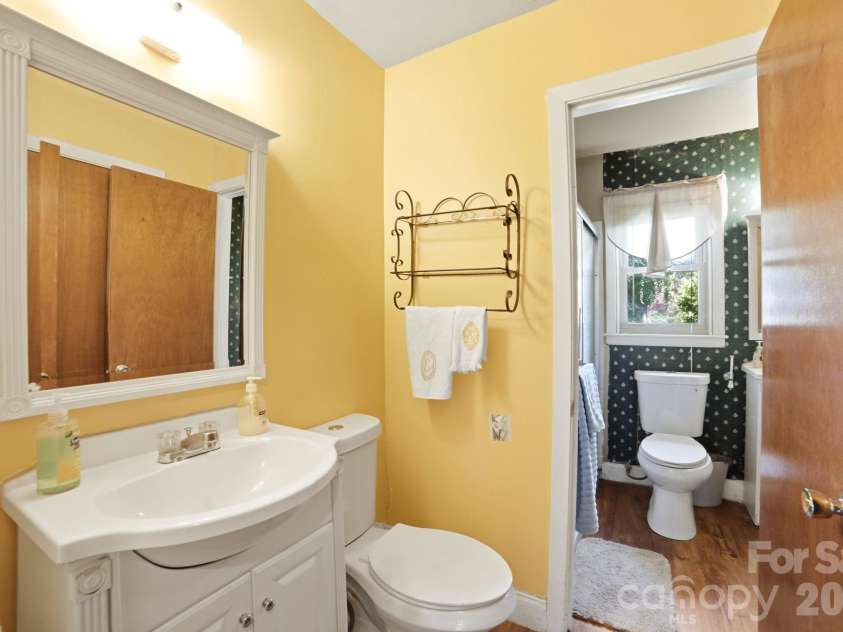 708 Aintree Road, Charlotte, NC 28215.  MLS# CAR4405148, YatesRealty ID 38360. 