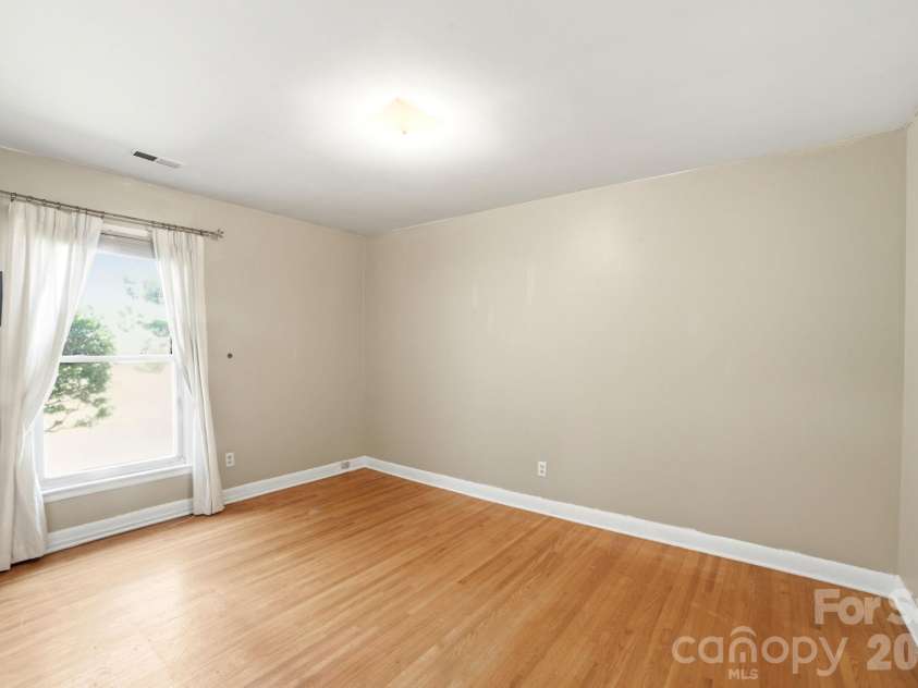 708 Aintree Road, Charlotte, NC 28215.  MLS# CAR4405148, YatesRealty ID 38360. 
