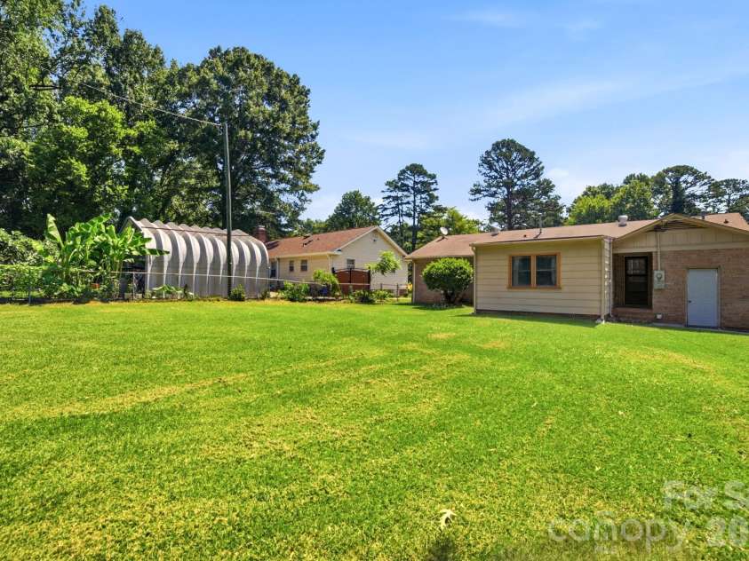 708 Aintree Road, Charlotte, NC 28215.  MLS# CAR4405148, YatesRealty ID 38360. 