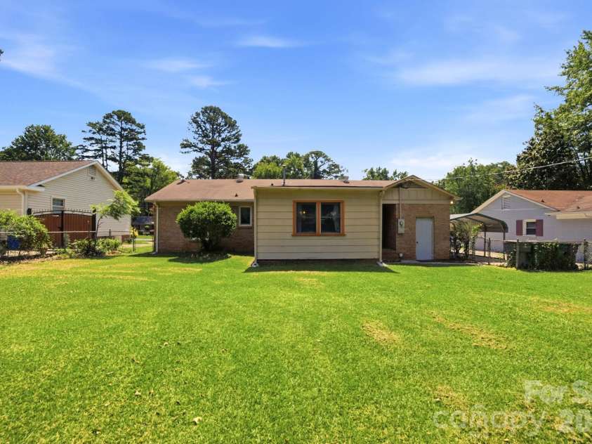 708 Aintree Road, Charlotte, NC 28215.  MLS# CAR4405148, YatesRealty ID 38360. 